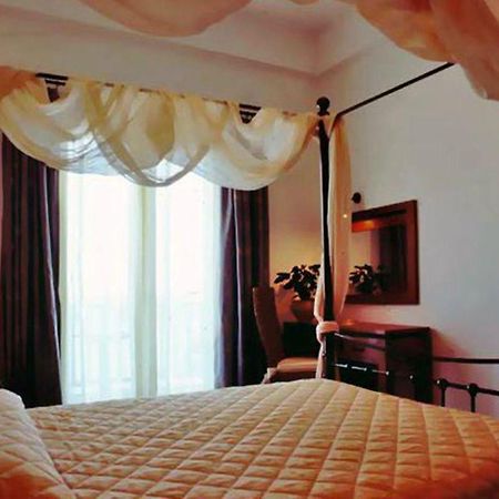 Chris Hotel سكالا المظهر الخارجي الصورة